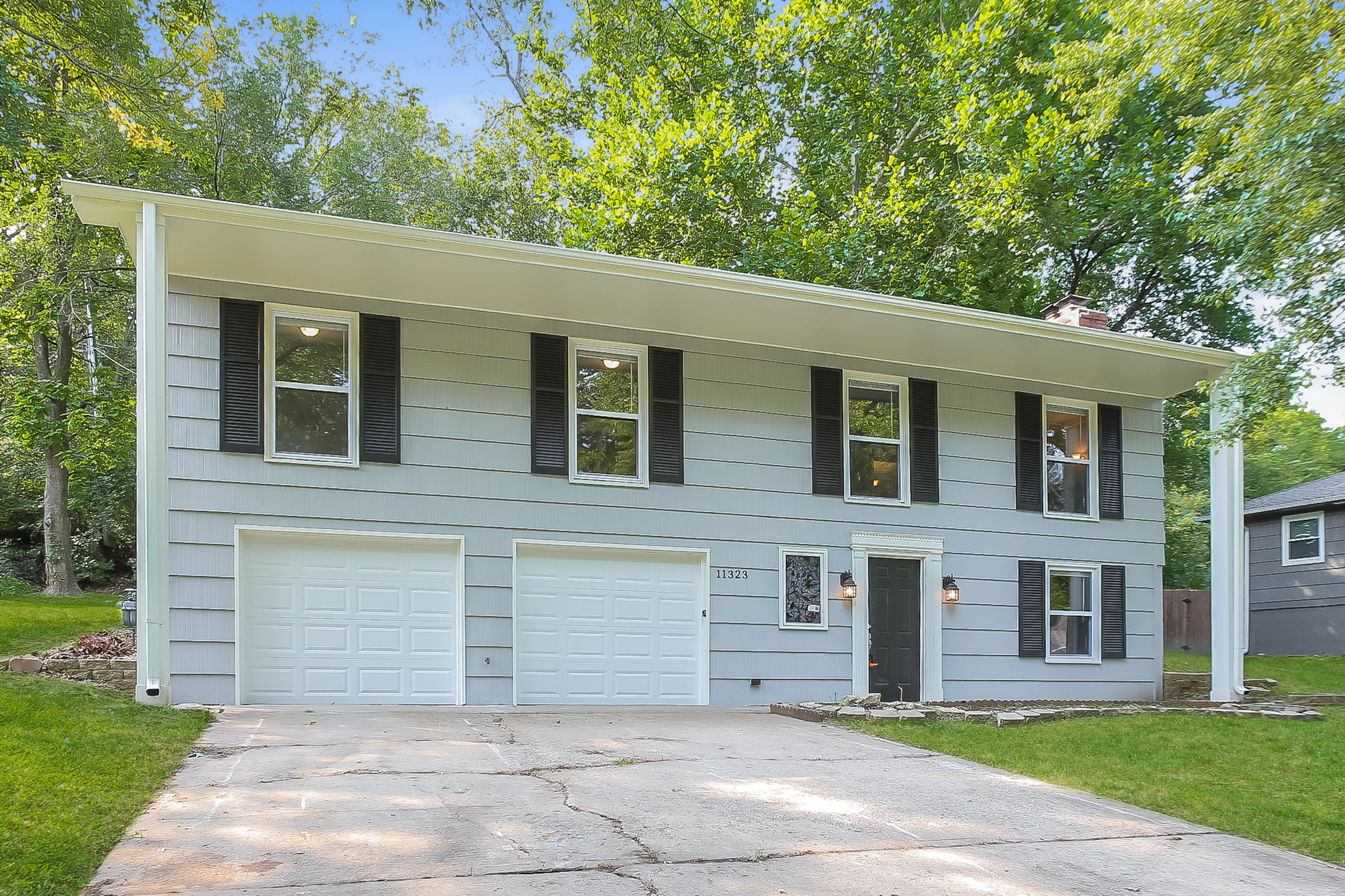 11323 E Thompson St Sugar Creek, MO 64054
